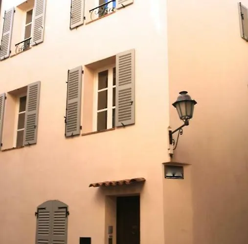 Maison De La Tour *